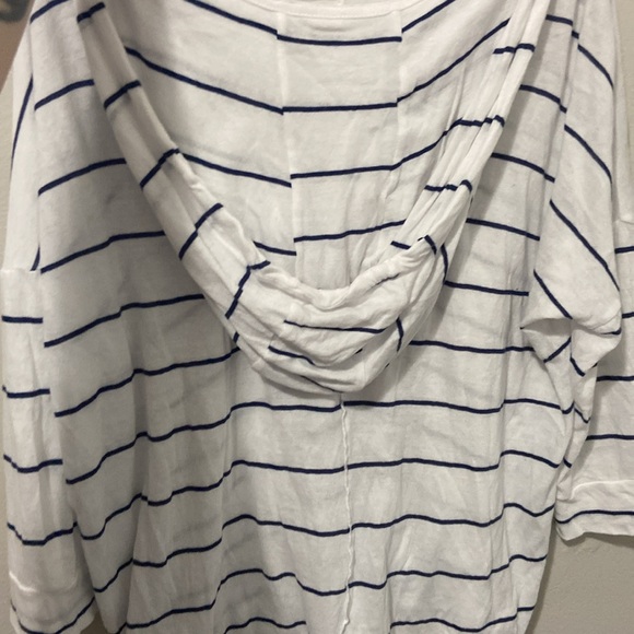 Medium hooded medium-sleeve too. Sheer look, white with navy stripe - Picture 5 of 5